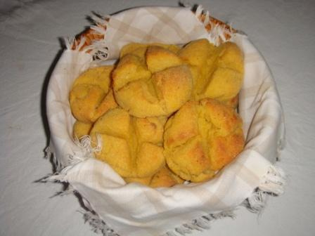 Broinha de fubá da tia Naná