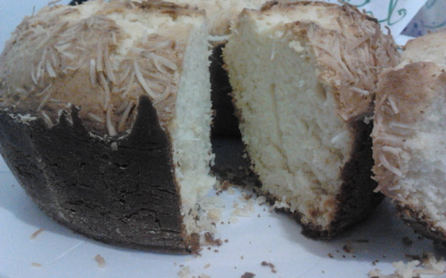 Bolo de coco com leite condensado
