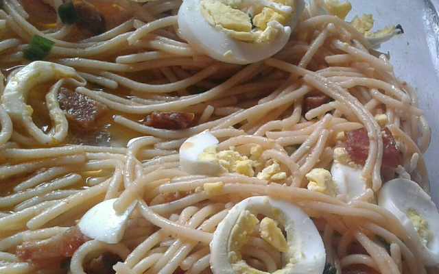 Macarrão com bacon e alho