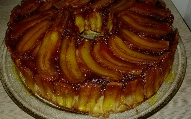 Bolo de banana com calda