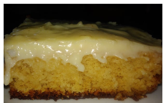 Bolo de baunilha  com cobertura