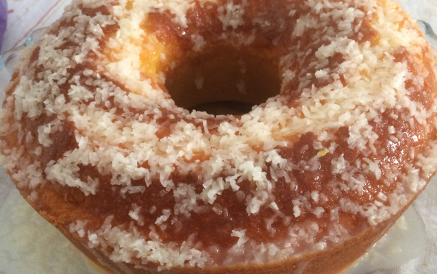 Bolo de fubá com coco