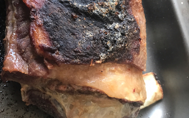 Costela assada com maionese e mostarda