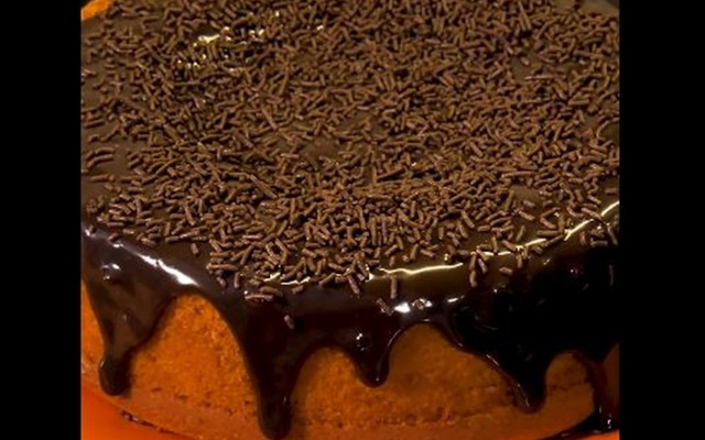 Bolo de cenoura vulcão