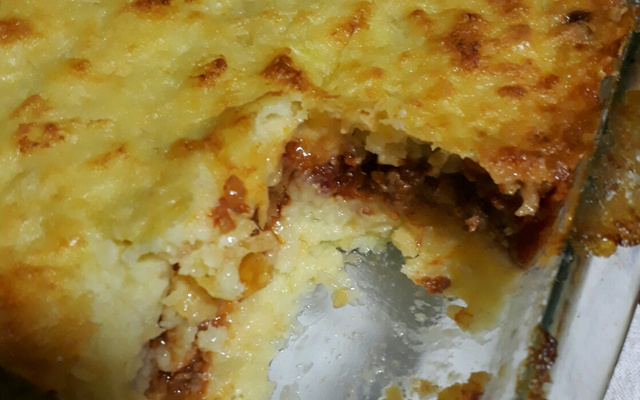 Escondidinho fit de carne moída com massa de couve-flor