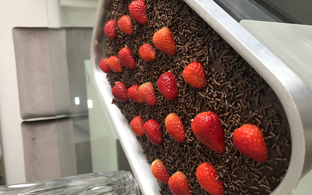 Bolo de prestígio e chocolate gelado 