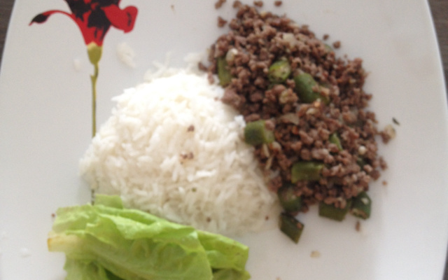 Carne moída com quiabo