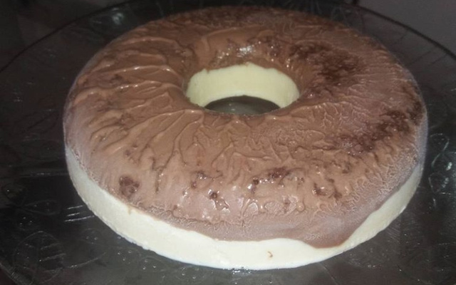 Mousse delicioso de maracujá com chocolate