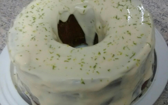 Bolo verdinho com creme de Limão