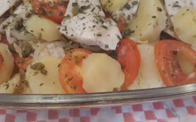 Filé de peixe com batatas