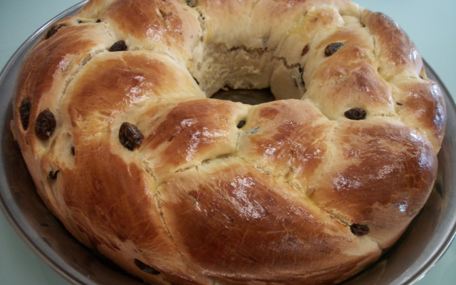 Rosca com leite condensado e passas