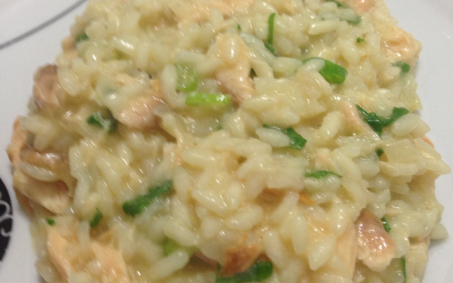 Risoto de salmão com queijo gruyere