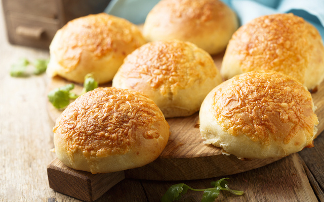 Pãezinhos recheados com creme de queijo
