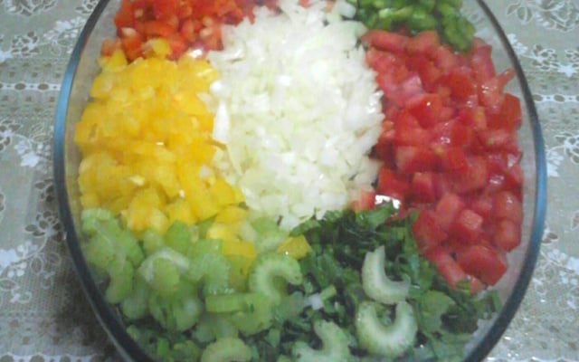 Salada colorida fácil