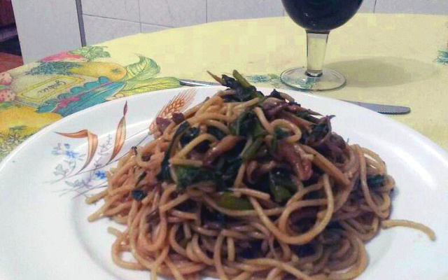 Espaguete com espinafre e shimeji