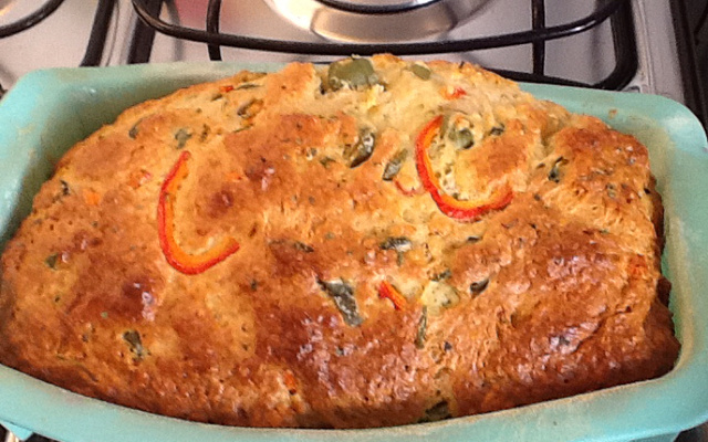 Pão de azeitonas e parmesão