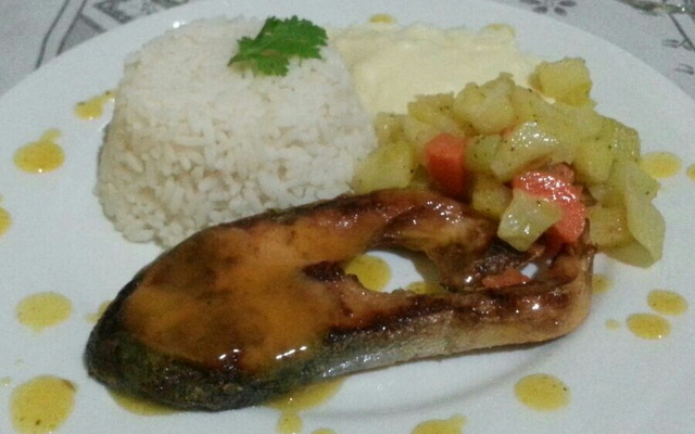 Salmão ao molho de maracujá