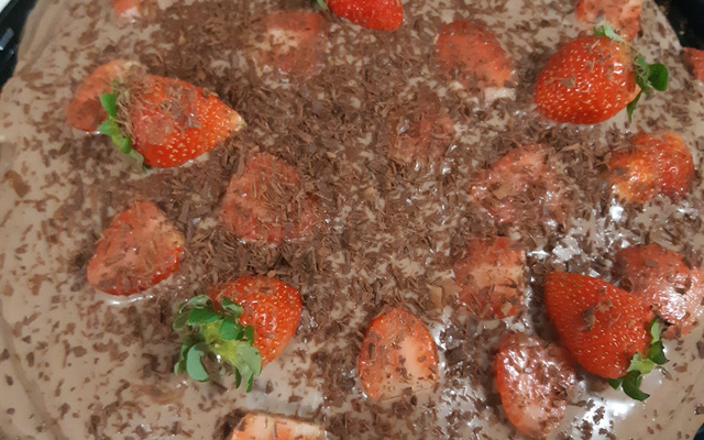 Bolo de chocolate com morango