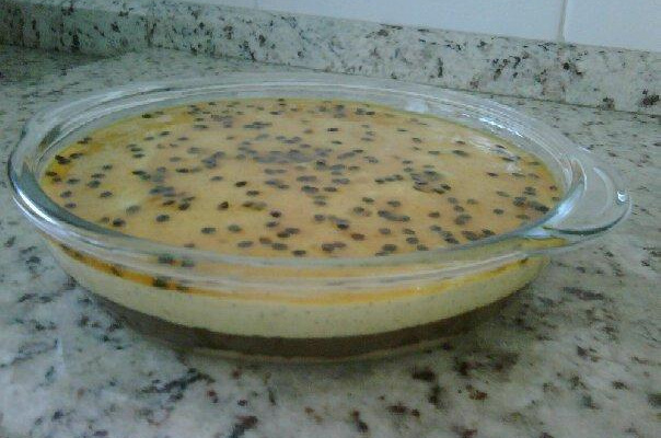 Torta mousse de maracujá com ganache de chocolate