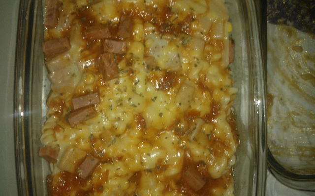 Macarrão de forno com presunto e queijo