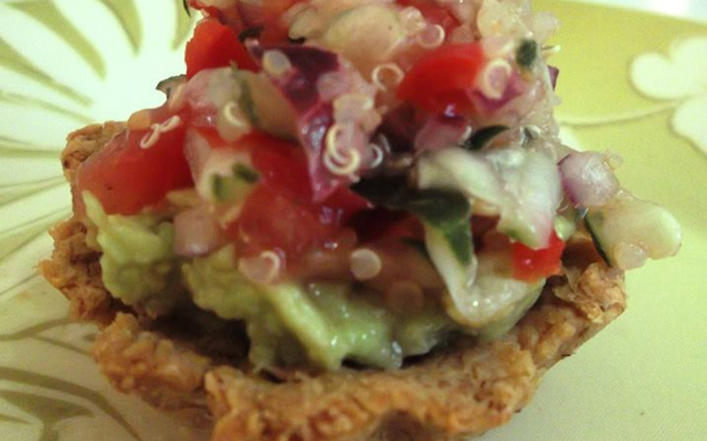 Tortinha de grão-de-bico e guacamole