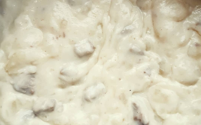 Purê de mandioca com churrasco 