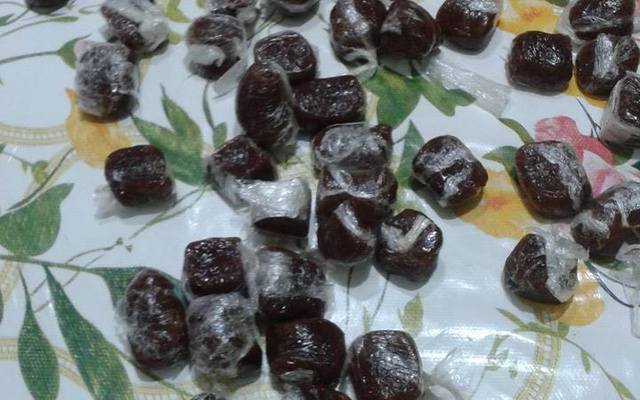 Bala de mel com gengibre