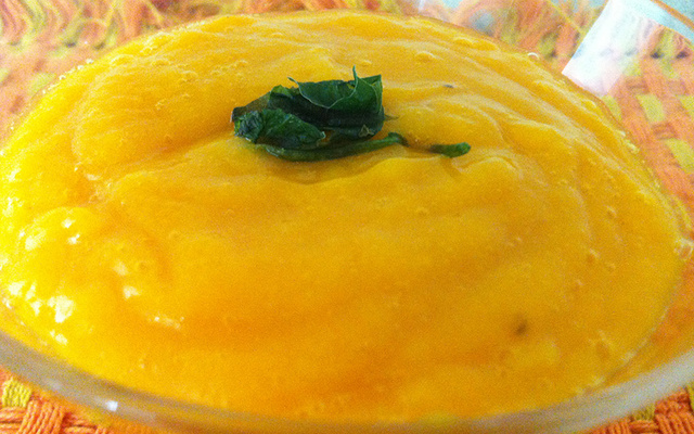 Bolo de cenoura e laranja sem assar