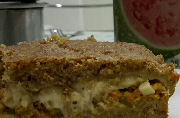 Torta integral com recheio de cenoura e queijo branco