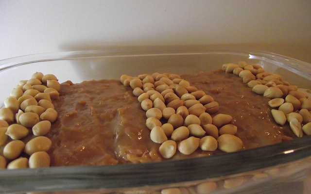 Pavê de doce de leite com coco e amendoim