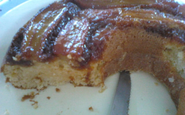 Bolo de banana caramelada
