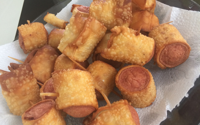 Espetinho de salsicha