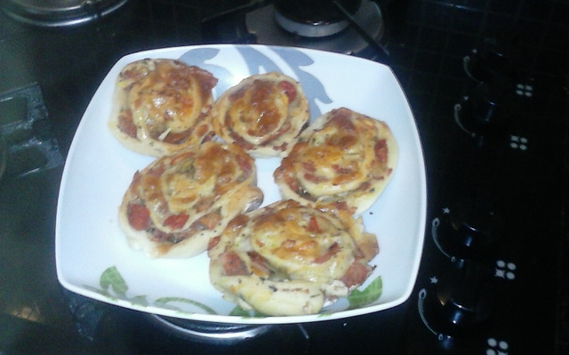 Caracóis de presunto e queijo