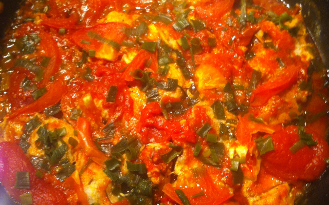 Cação ao molho vermelho