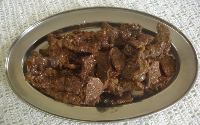 Carne chinesa acebolada