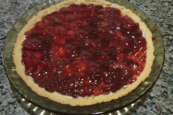 Torta de morango (com cobertura de calda de morango)