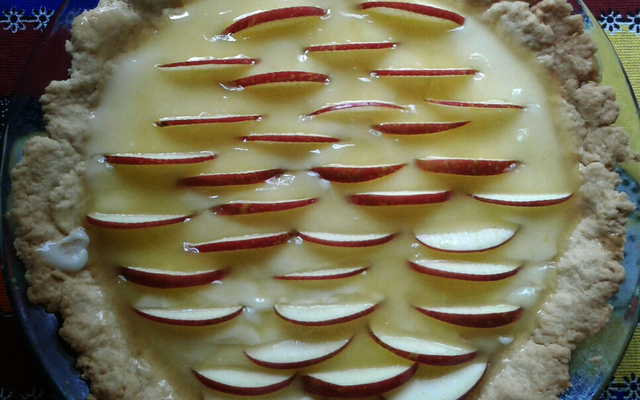 Torta de maçã com calda de laranja