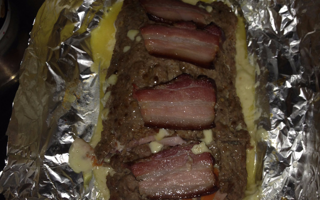 Rocambole de carne recheado