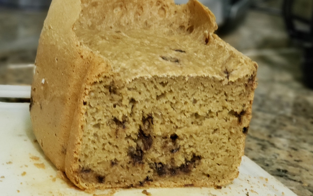 Pão de cenoura com gotas de chocolate na panificadora