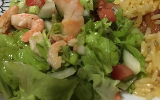 Salada de camarão