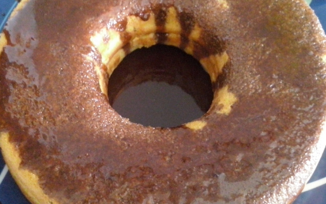 Calda de chocolate fácil para bolo