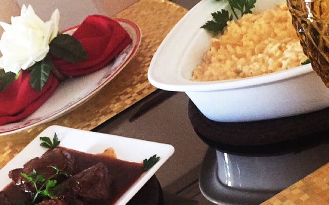 Escalope ao molho madeira com arroz à piemontese