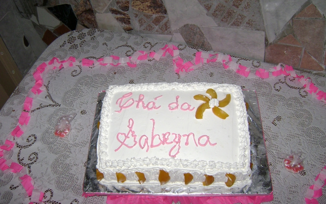 Bolo recheado com pêssego