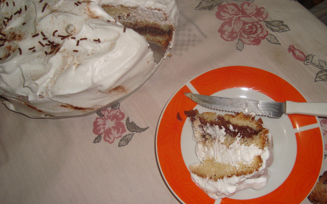 Bolo rápido de chocolate e chantilly