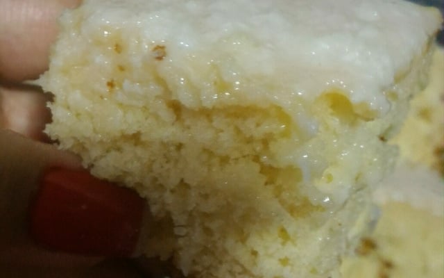 Bolo pão-de-ló com coco