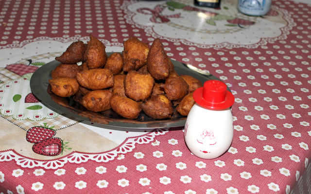 Bolinhos de fubá com queijo ralado