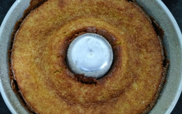 Bolo de laranja com casca batido no liquidificador