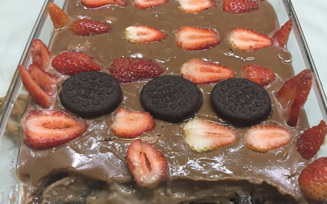 Torta de morango com brigadeiro e oreo