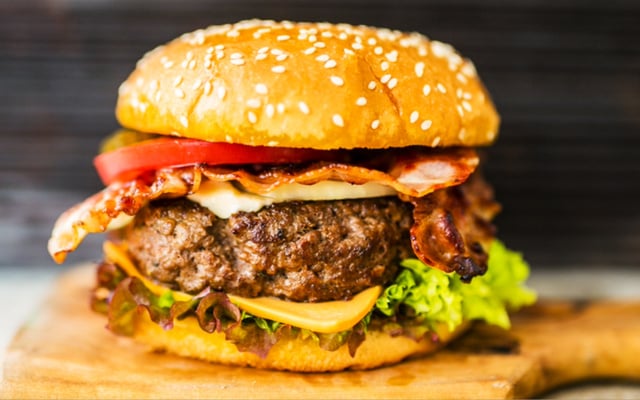 Hambúrguer caseiro simples
