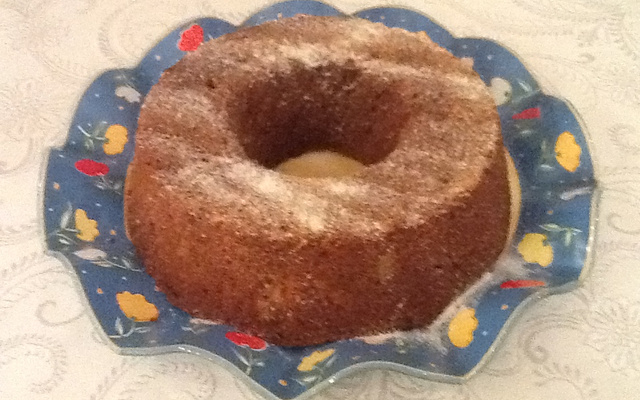 Bolo de maçã com nozes